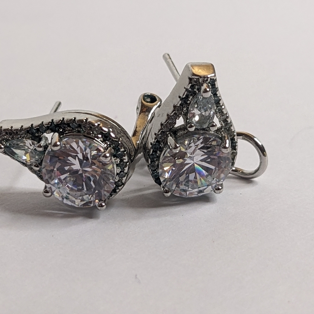 Elegant Teardrop CZ Leverback Earrings – Silver Tone - Picture 2 of 9